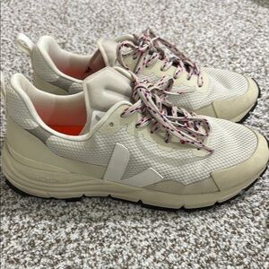 Veja Cream womens 9